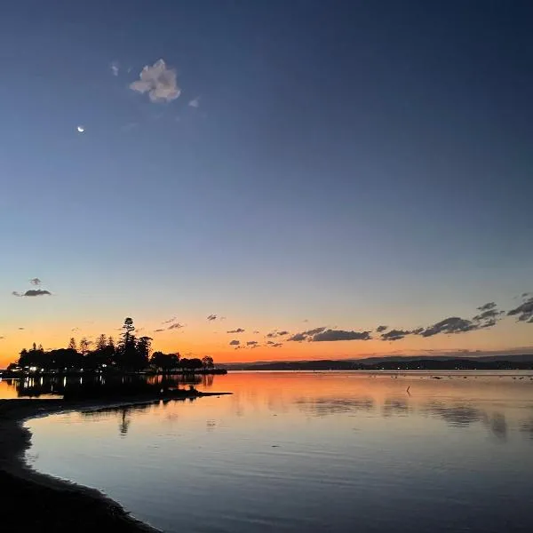 Lake Macquarie holidays，位于Marks Point的酒店