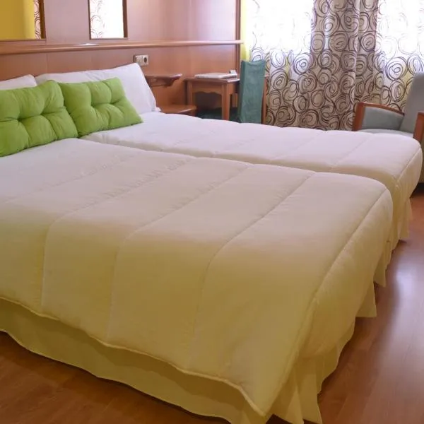 阿罗斯酒店 ，位于卡萨斯-伊瓦涅斯的酒店