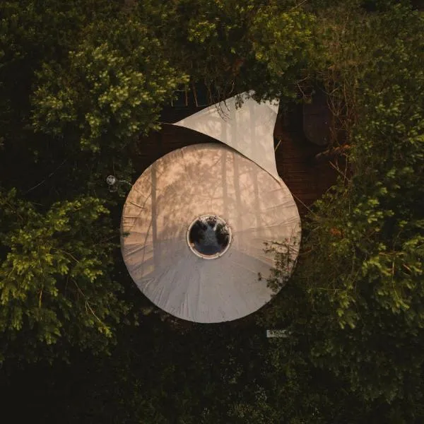 Dzikolas Glamping & Spa - Jurty z prywatnym jacuzzi，位于克拉斯诺布鲁德的酒店