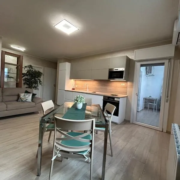 Appartamento Vista sul Castello - con garage privato gratuito，位于里沃利的酒店