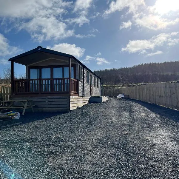 Maneight Retreat with Hot tub，位于新卡姆诺克的酒店