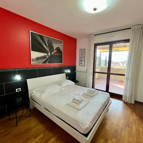Appartamento Luminoso con Terrazzo, WI-FI e Garage，位于普拉托的酒店
