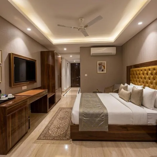Hotel Grand Loft Near IGI Airport New Delhi，位于Pilwa的酒店