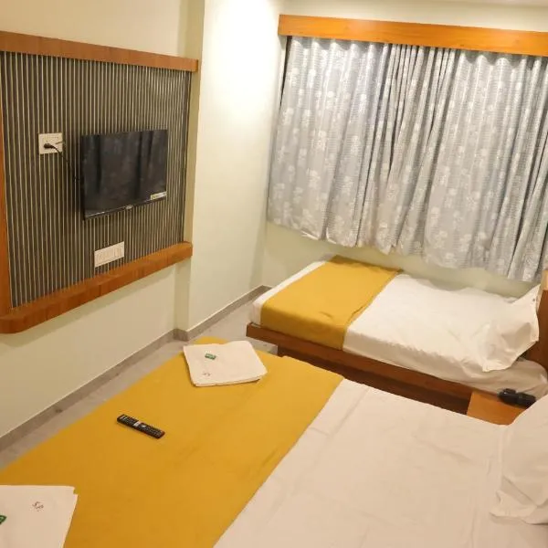 Hotel Sumeet Palace，位于舍地的酒店
