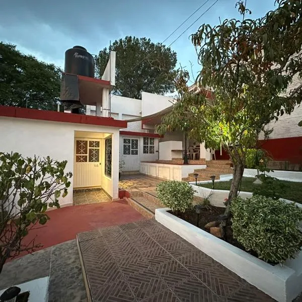 Casa Brasa, Sol & Jardín，位于瓜纳华托的酒店
