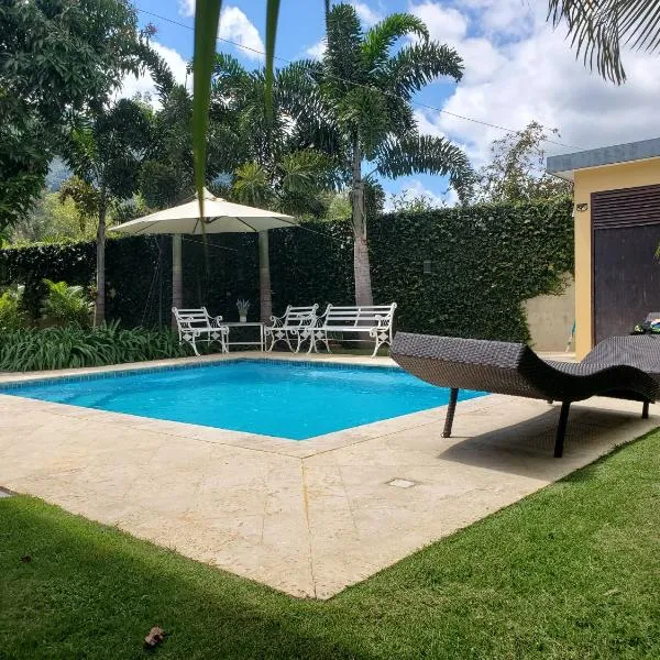 Villa Rosalía Peaceful retreat AC & heated pool，位于哈拉瓦科阿的酒店