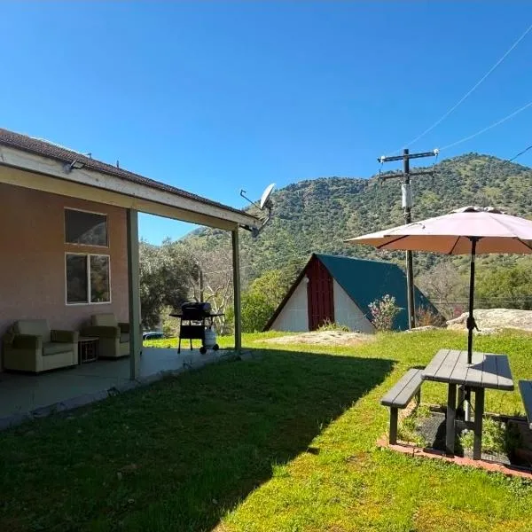 The Gathering Spot-6 miles from Sequoia Nlt'l Park，位于三河城的酒店