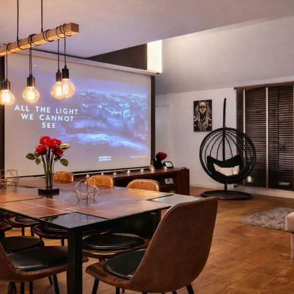 Luxury Loft Duplex Penthouse Of 190m2 & Free Parking !，位于布鲁塞尔的酒店