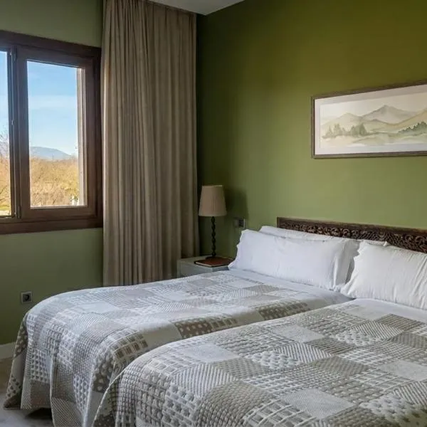 Hotel El Mirlo Blanco，位于坎德莱达的酒店