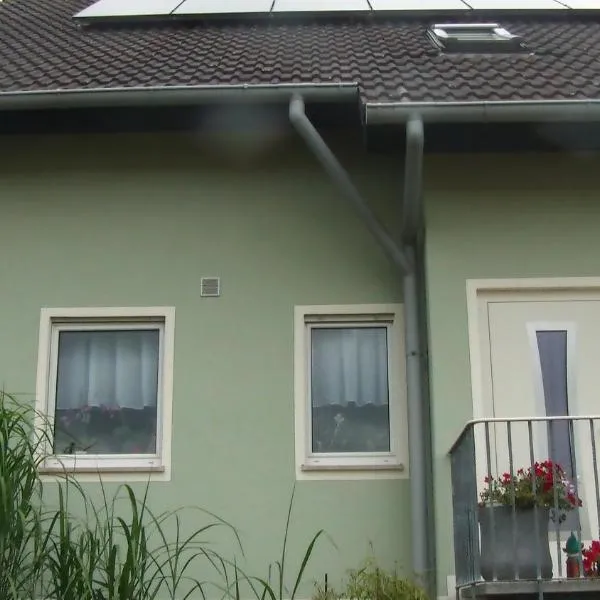 Ferienwohnung Am Bahnhof，位于Hochkirch的酒店