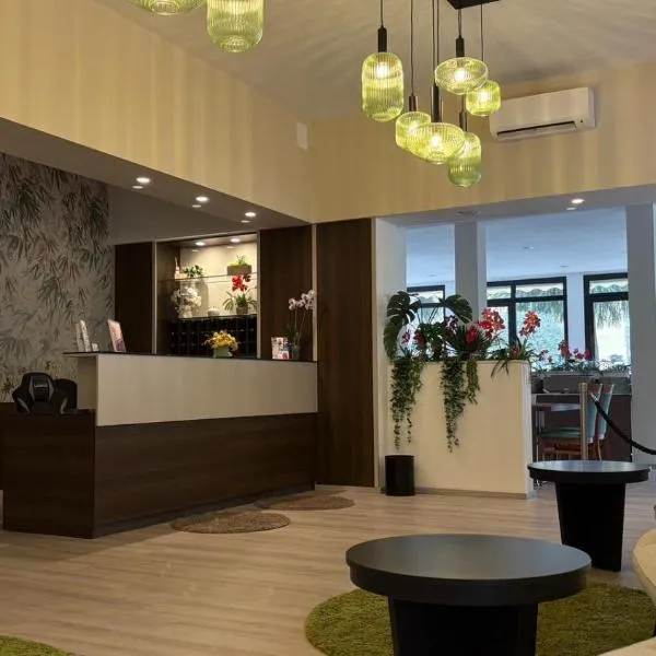 Hotel Bel Sito Peschiera，位于佩斯基耶拉德加达的酒店