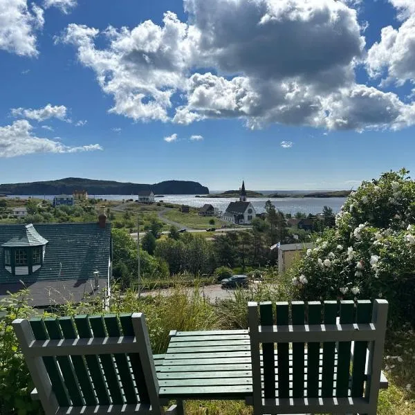 Trinity's Oceanview Gem St Paul's Schoolhouse，位于特里尼蒂的酒店