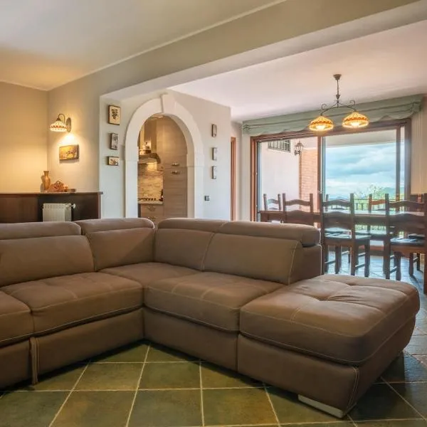 Chalet con vista e camino a 5minuti da Campo Felice, 2 camere，位于罗卡迪坎比奥的酒店