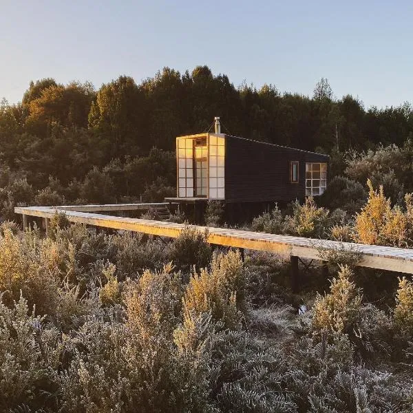 Pichi II Calbuco - Cabaña tipo tinyhouse frente a la laguna，位于Calbuco的酒店