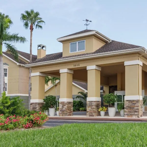 迈尔斯堡希尔顿惠庭套房酒店，位于迈尔斯堡的酒店