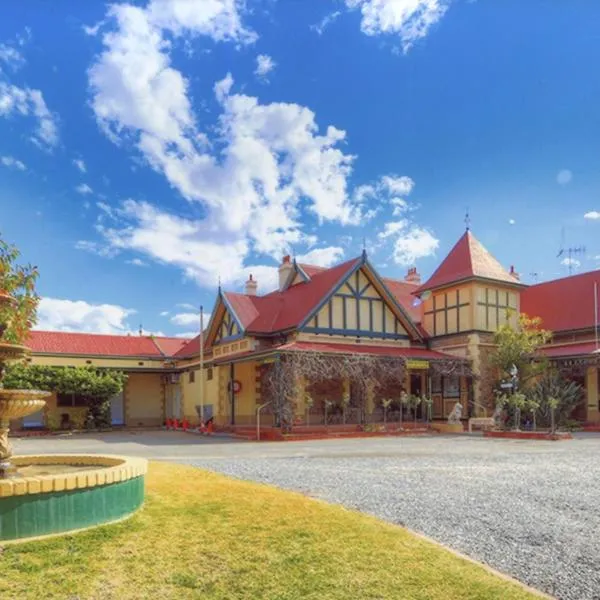 洛奇内陆汽车旅馆，位于布罗肯希尔的酒店