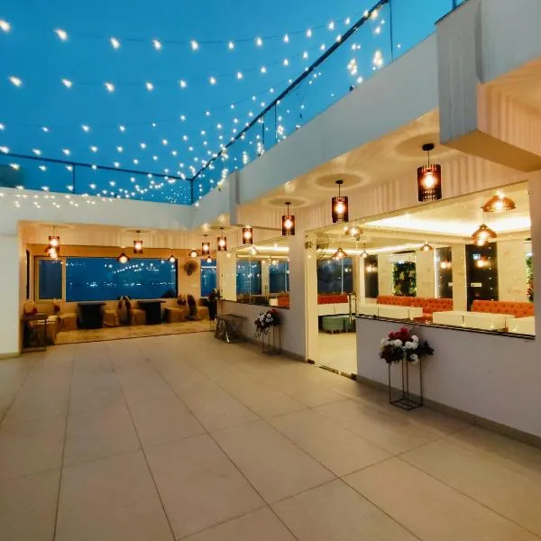HOTEL JVS PALACE,位于戈勒克布尔的酒店