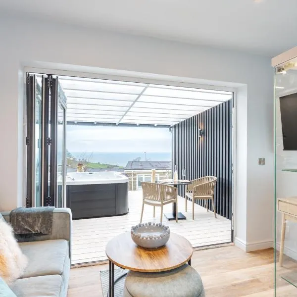 North Devon Resort One bedroom sea view hot tub Residence，位于伊尔弗勒科姆的酒店