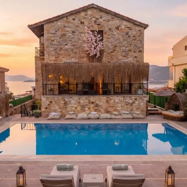 Stone House Foça Otel，位于Yenifoca的酒店