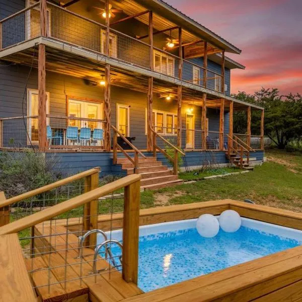 Lake Beach Access & Views, 5kings!，位于Buchanan Dam的酒店