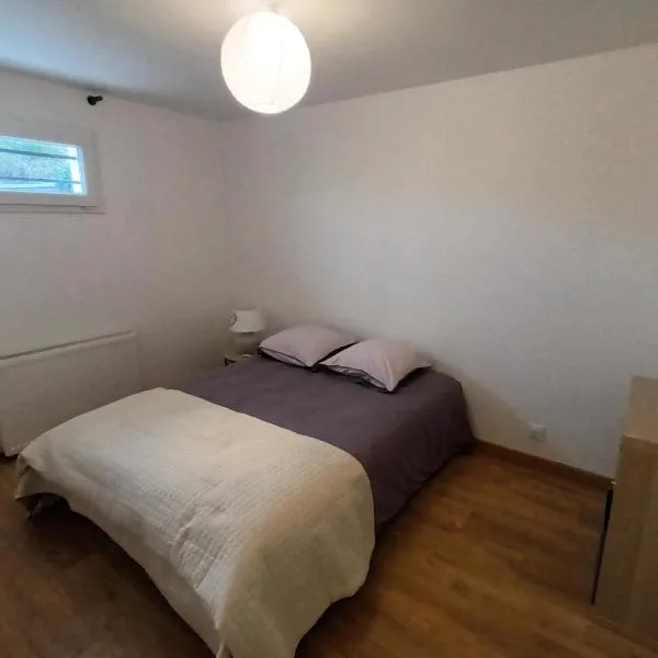 Chambre indépendante avec Kitchenette et sdb，位于Le Pellerin的酒店