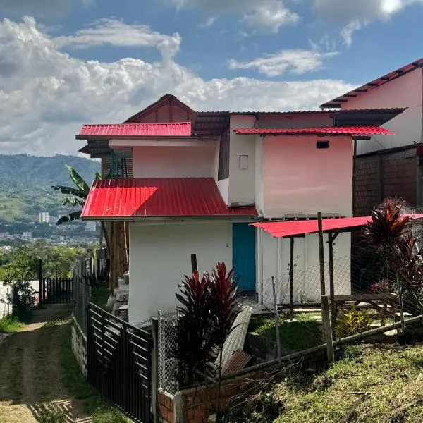 Finca Cafetera con Vista a las Montañas - Cerca de Pereira，位于多斯克布拉达斯的酒店