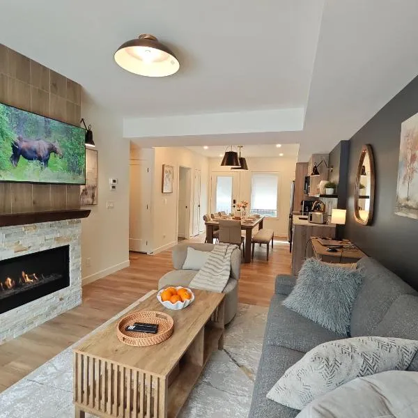 New Luxury MountainView Downtown2B2B RooftopHottub，位于坎莫尔的酒店