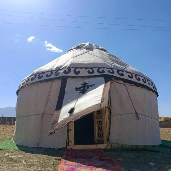 eco house "QUMUSH YURT"，位于Song-Kul的酒店