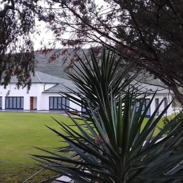 Mnembe Safari Game Reserve，位于Queenstown的酒店