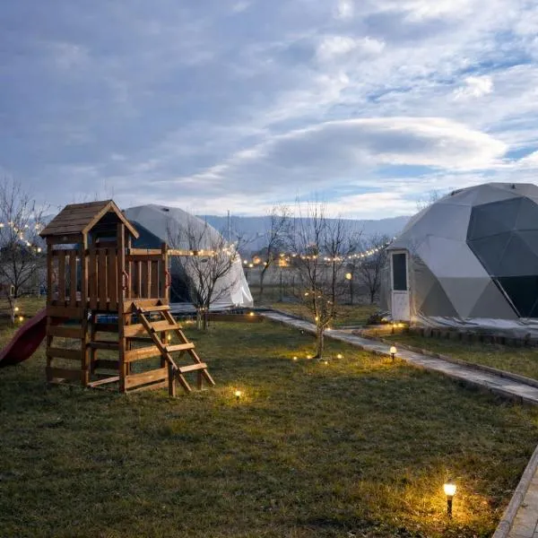 Sun Garden Glamping Domes，位于克利默内什蒂的酒店