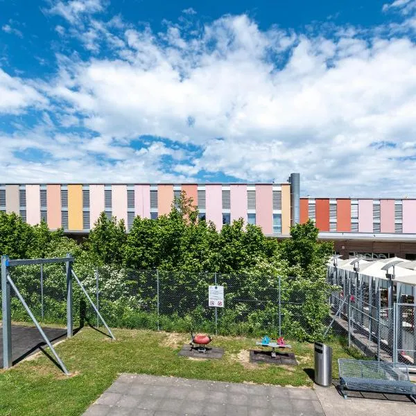 B&B HOTEL Lully 3 Lakes，位于滨湖埃斯塔瓦耶的酒店