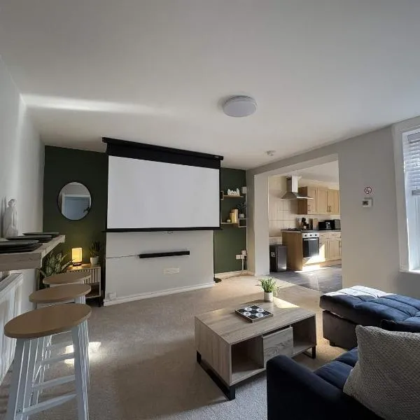 Central Margate Cinema Retreat With Spacious Garden，位于马盖特的酒店
