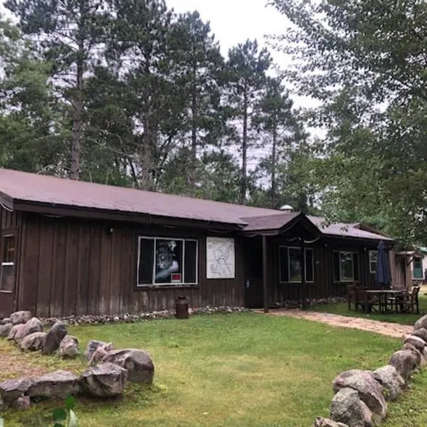 Gresham Shores - Lil' Sunfish - PET FRIENDLY，位于Arbor Vitae的酒店