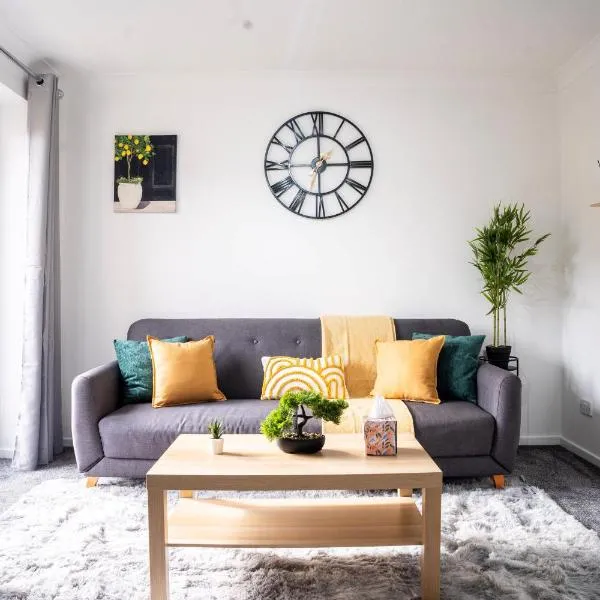 Modern Luxurious Apartment with Balcony，位于Shenley Church End的酒店