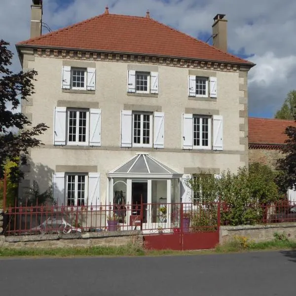 Relais des Chaux，位于Égliseneuve-des-Liards的酒店