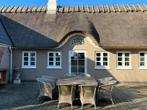 Romantisk bondehus,位于Strandby的酒店