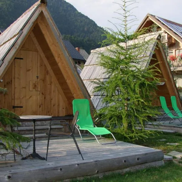 Garden ECO houses Čebelica，位于Železniki的酒店