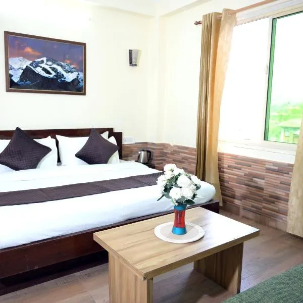 Panch Aarohan Hotel King，位于Pithorāgarh的酒店