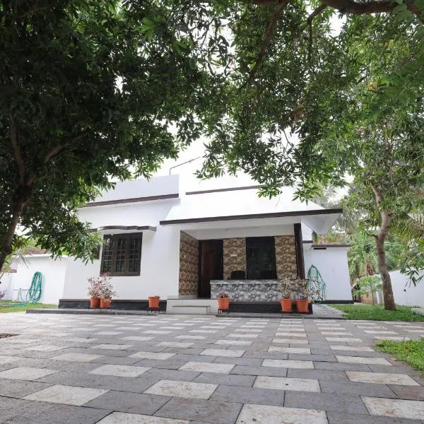 Adam house, Near Kappil Beach, Varkala, Kerala，位于Kappil的酒店