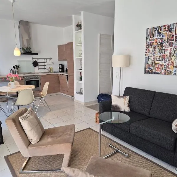 Modernes Appartment, 3 Gehminuten zum Strand, Pool+Sauna，位于岑平的酒店