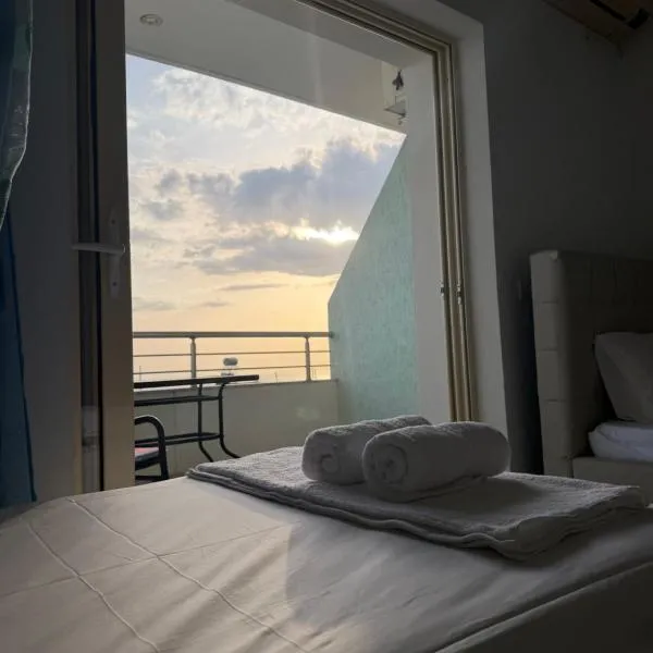 Dhermi Light Rooms，位于德尔米的酒店