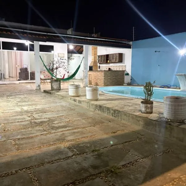 Casa 5km da litorânea com piscina, 3 quartos, 2 km das praia do Aracagir，位于圣路易斯的酒店