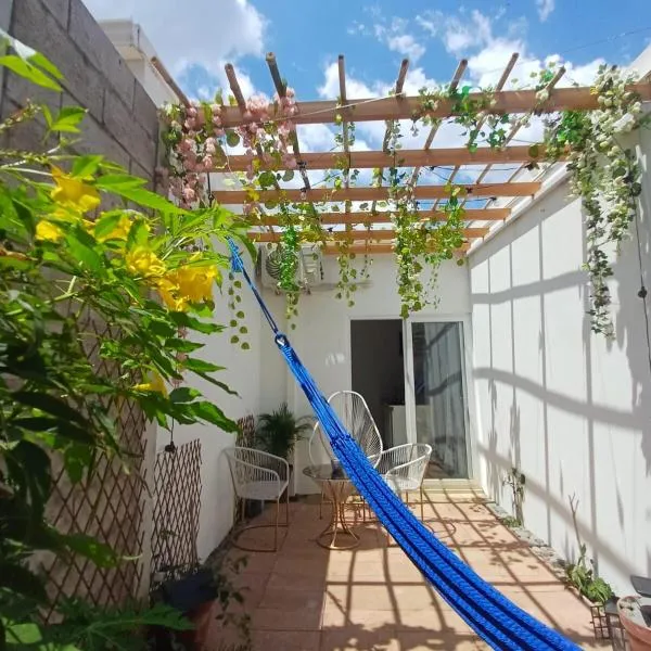 5 Min to Hot Springs Family Home with Hammock，位于Ahuachapán的酒店
