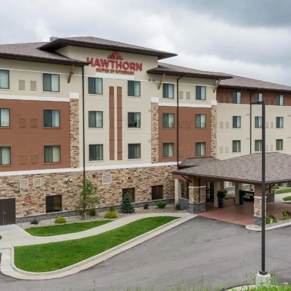Hawthorn Suites by Wyndham Wheeling at The Highlands，位于Triadelphia的酒店