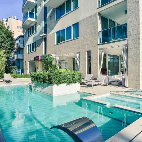 里米尼阿蒂斯美居酒店，位于里米尼的酒店