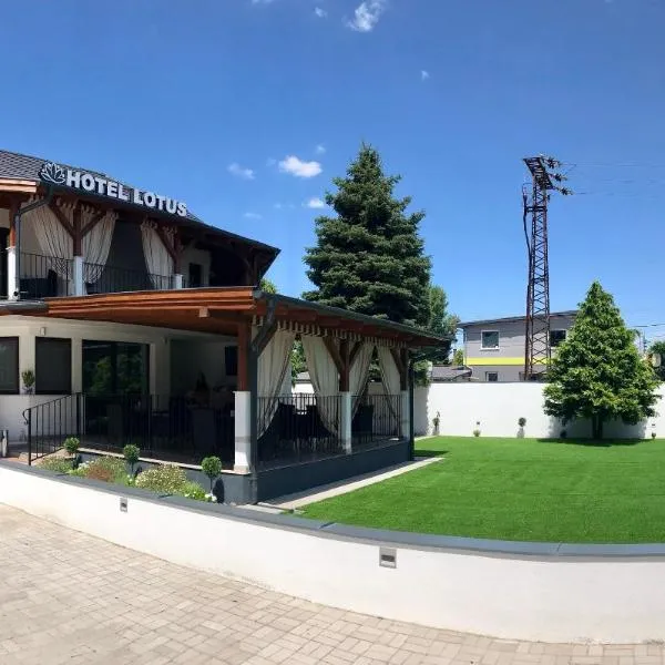 Lotus House，位于Halásztelek的酒店
