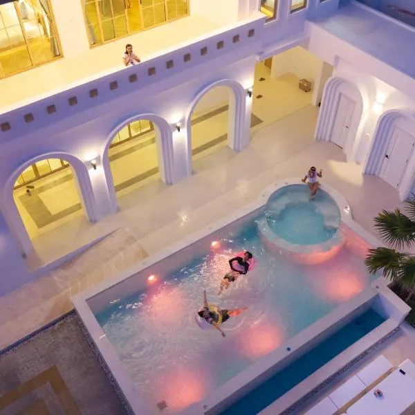 Brown Empire Pool Villa Pattaya，位于农布的酒店