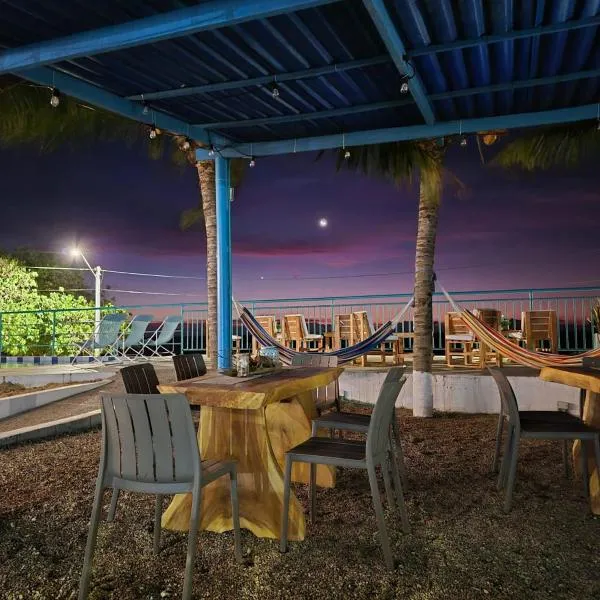 Los Pinos Beach Club Manzanillo，位于卡塔赫纳的酒店