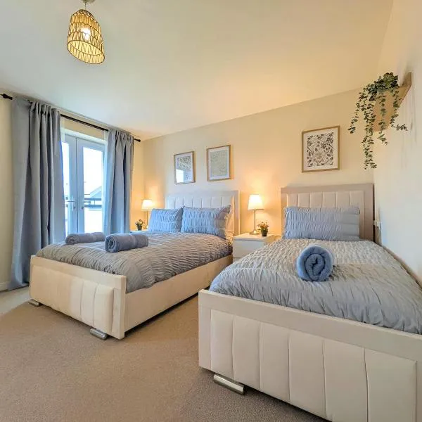Spacious 4BR Home Near Central Liverpool Parking，位于利物浦的酒店