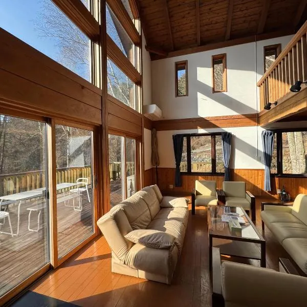 Cabin B vacation house rental Mt Fuji View 3 min lake Saiko 5min drive Lake Kawaguchi，位于富士河口湖的酒店
